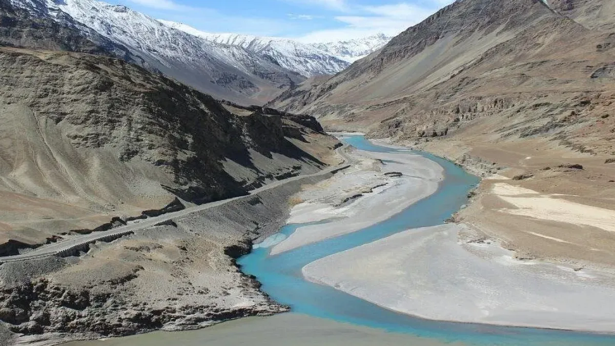 Leh Ladakh लद्दाख की दिलकश खूबसूरती, ट्रैकिंग, बाइकिंग और झीलों का सफर