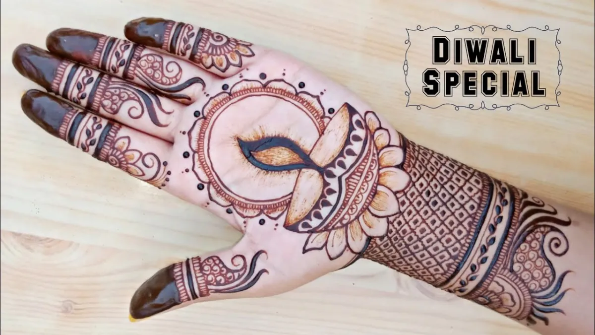 Diwali Mehndi Designs अपने हाथों को इस त्योहार पर दीपों से सजाएं