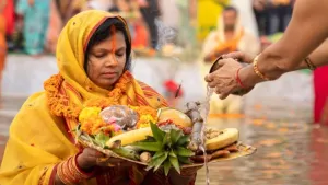 Chhath Puja: छठ पूजा का धार्मिक महत्व और इससे जुड़ी पौराणिक कथा